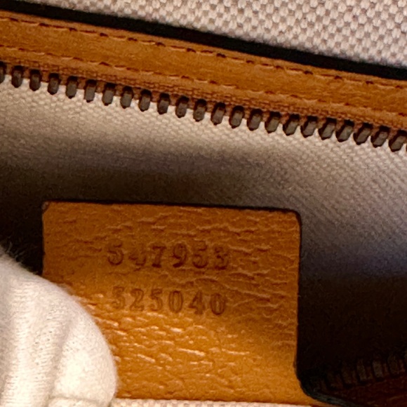 GUCCI x Disney Mickey Duffle Bag Collector’s Item (Unused) - Picture 9 of 15